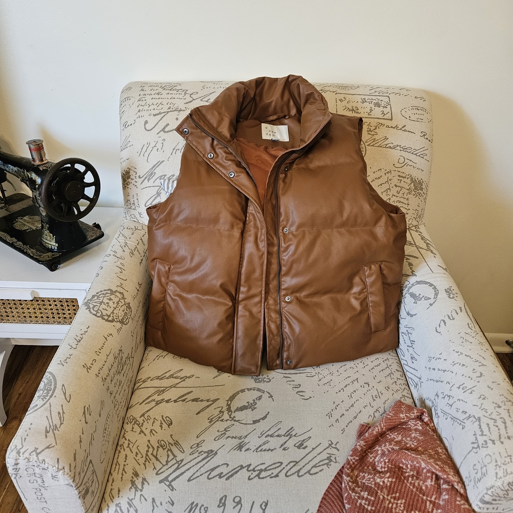 A NEW DAY Brown Puffer Vest NWOT MED/LRG Layering Chic Faux